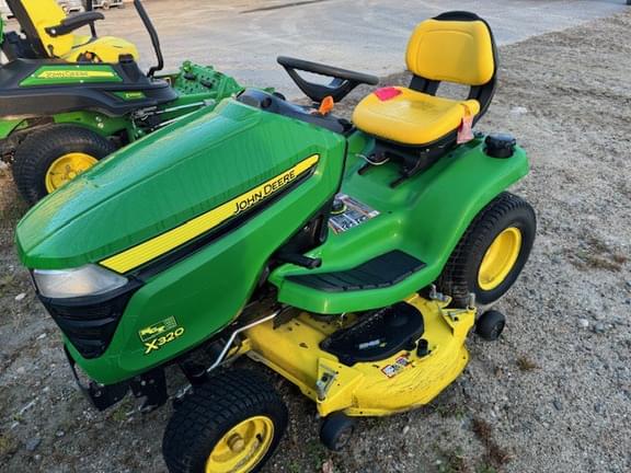 Image of John Deere X320 equipment image 4