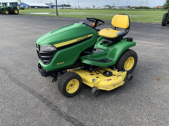 2015 John Deere X320 Equipment Image0