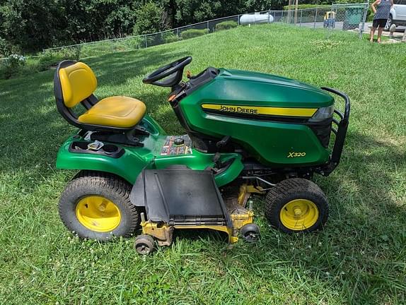 Image of John Deere X320 equipment image 4