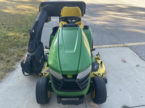 Image of John Deere X320 equipment image 1