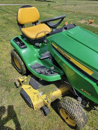 Image of John Deere X320 equipment image 4