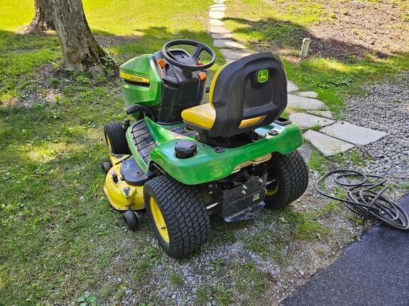 Image of John Deere X324 equipment image 4