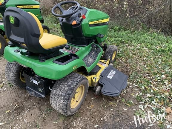 Image of John Deere X324 equipment image 1