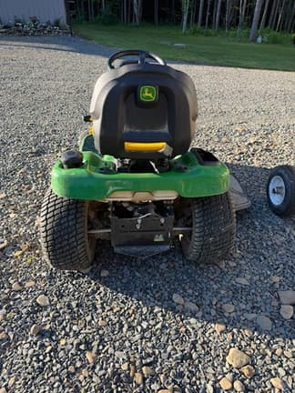 Image of John Deere X324 equipment image 3