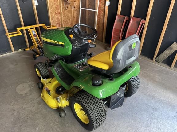 Image of John Deere X324 equipment image 1