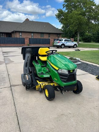 2015 John Deere X324 Equipment Image0