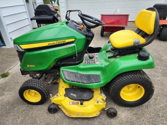 2015 John Deere X360 Equipment Image0