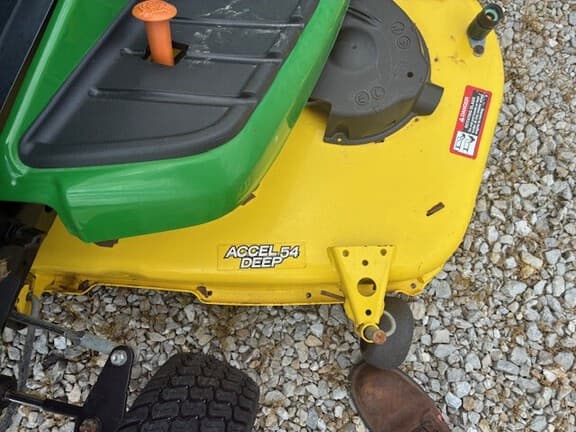 Image of John Deere X580 equipment image 4
