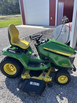 2015 John Deere X590 Equipment Image0
