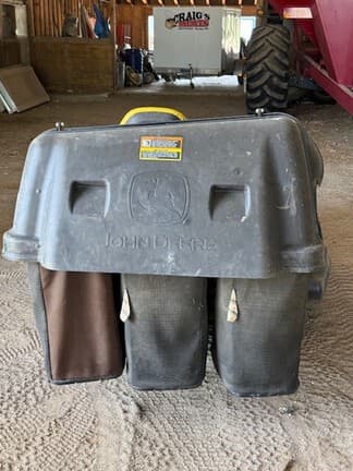 Image of John Deere X590 equipment image 2