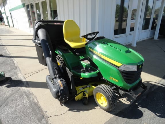 2015 John Deere X590 Equipment Image0