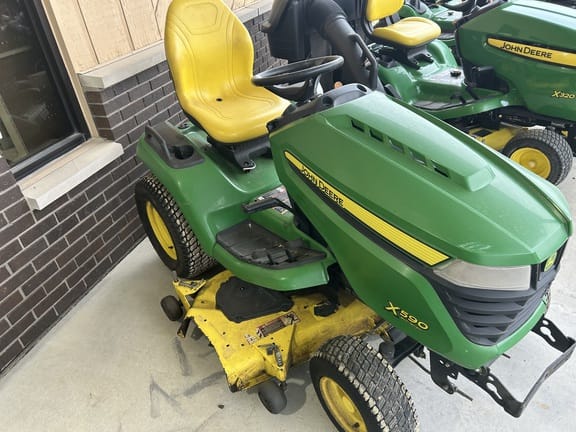 2015 John Deere X590 Equipment Image0