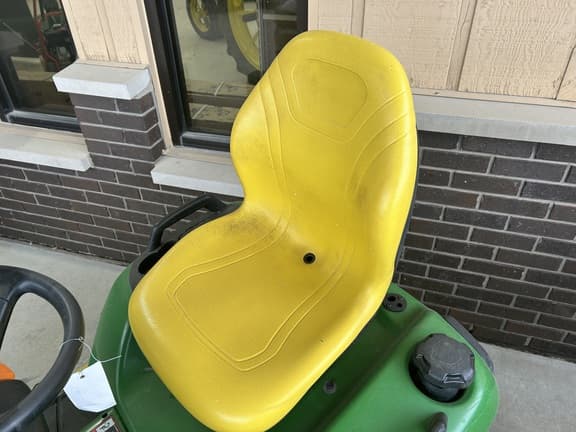 Image of John Deere X590 equipment image 4