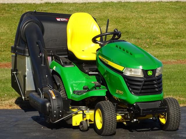 Image of John Deere X590 equipment image 1