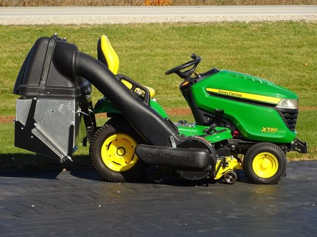 Image of John Deere X590 equipment image 3