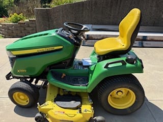 2015 John Deere X590 Equipment Image0