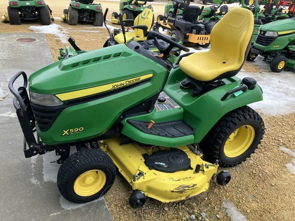 2015 John Deere X590 Equipment Image0