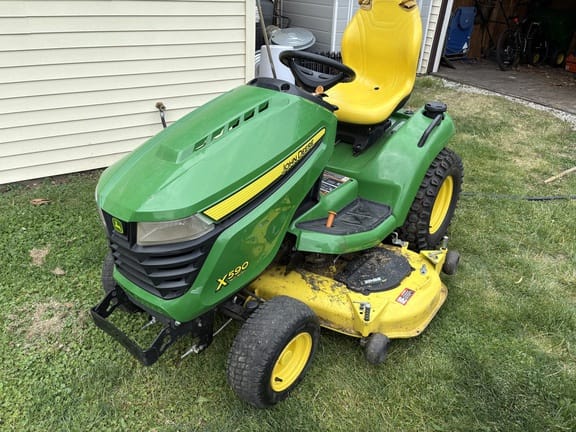 2015 John Deere X590 Equipment Image0