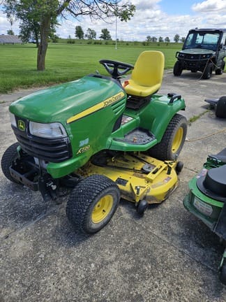 2015 John Deere X720 Equipment Image0