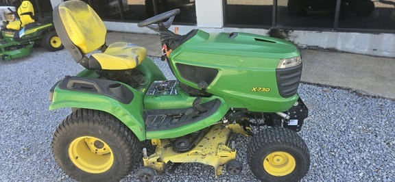 2015 John Deere X730 Equipment Image0