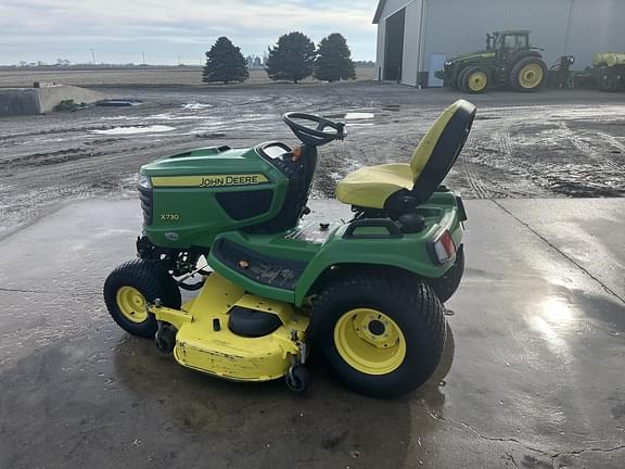 Image of John Deere X730 equipment image 3