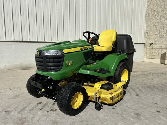 2015 John Deere X730 Equipment Image0
