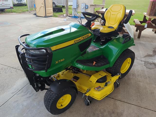 Image of John Deere X730 equipment image 2
