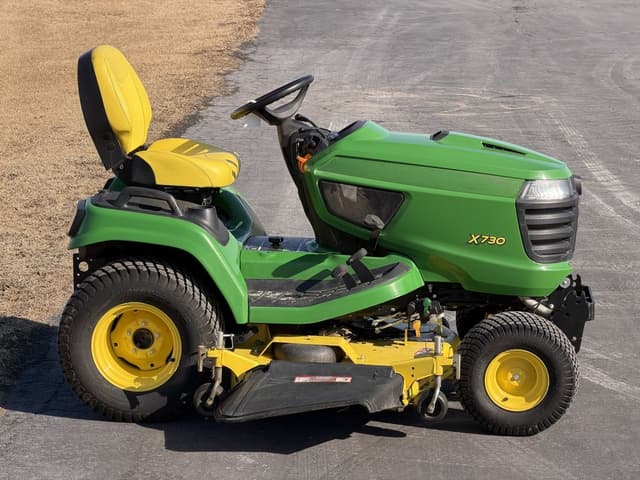 Image of John Deere X730 equipment image 3