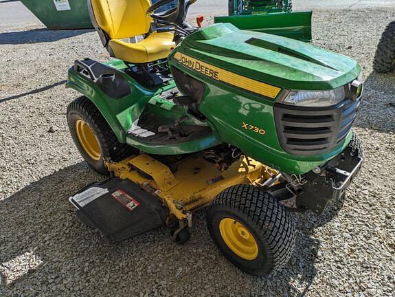 Image of John Deere X730 equipment image 4