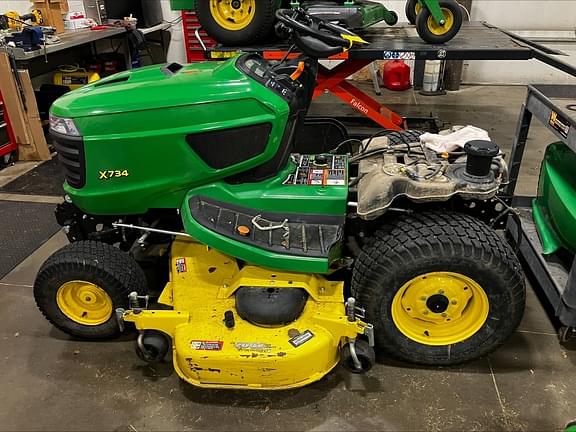 Image of John Deere X734 equipment image 2