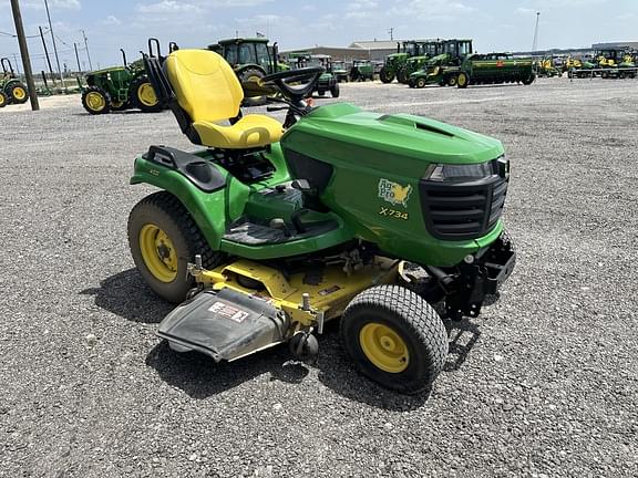 Image of John Deere X734 equipment image 3