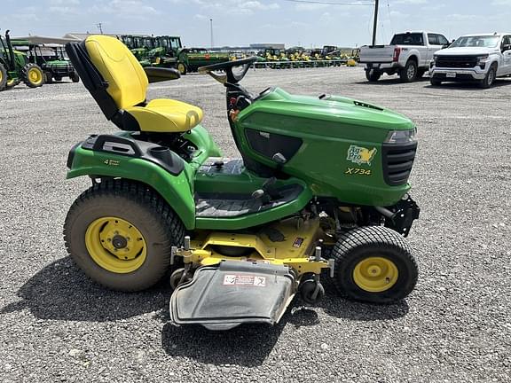 Image of John Deere X734 equipment image 4