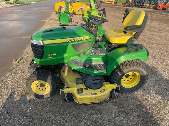 Image of John Deere X738 equipment image 1