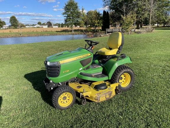 2015 John Deere X738 Equipment Image0