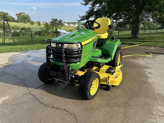 Image of John Deere X738 equipment image 3