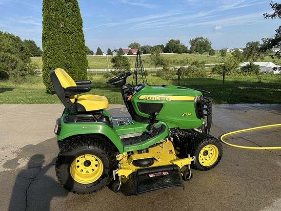 Image of John Deere X738 Primary image