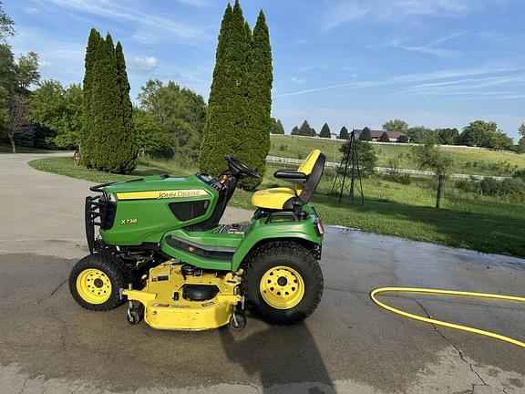 Image of John Deere X738 equipment image 2