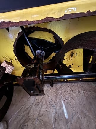 Image of John Deere X738 equipment image 3