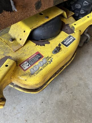Image of John Deere X738 equipment image 4