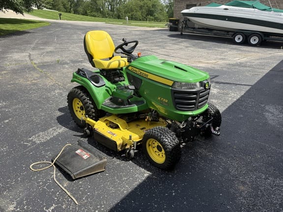 2015 John Deere X739 Equipment Image0