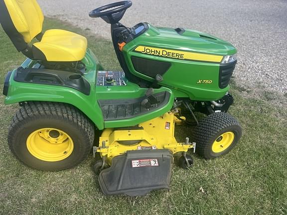 Image of John Deere X750 equipment image 1