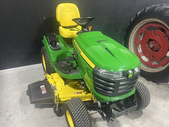 Image of John Deere X750 equipment image 4