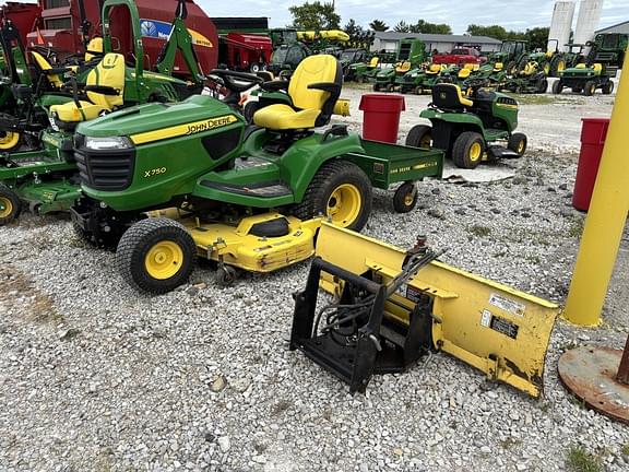 Image of John Deere X750 equipment image 1