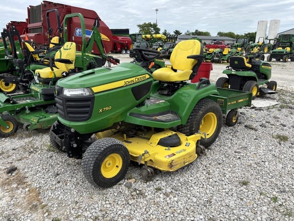2015 John Deere X750 Equipment Image0