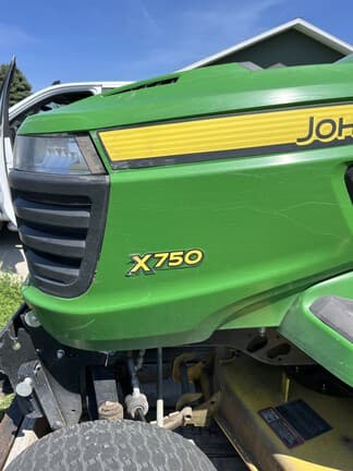 Image of John Deere X750 equipment image 4