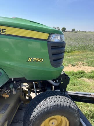 Image of John Deere X750 equipment image 2
