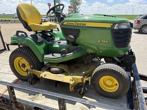 2015 John Deere X754 Equipment Image0