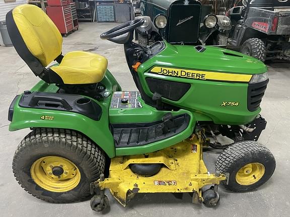 Image of John Deere X754 equipment image 1