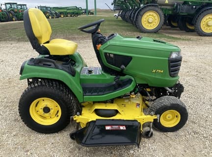 Image of John Deere X754 equipment image 3