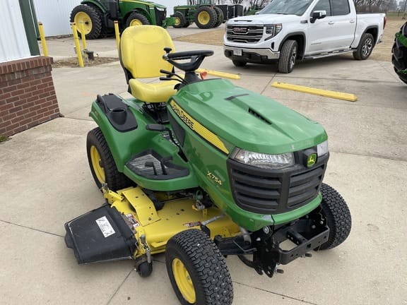 2015 John Deere X754 Equipment Image0